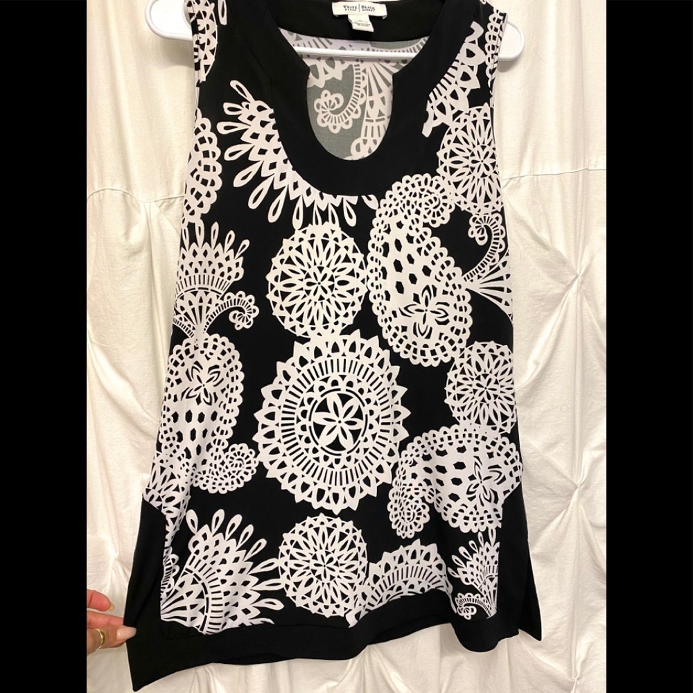 🖤White House Black Market top